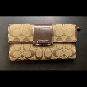 Coach: Classic CC Trifold Wallet